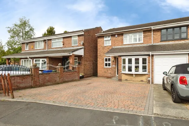 Photo 2 — Springvale Close, Ashton-under-Lyne, Greater Manchester, OL7