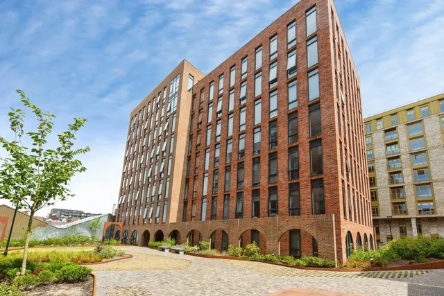 Neptune Place, L8, photo 2