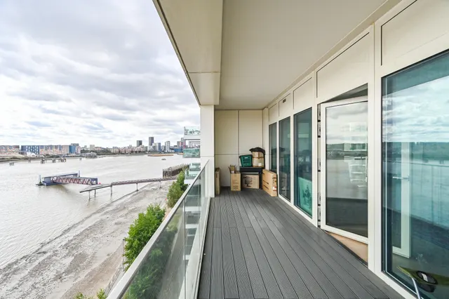 London, E16, photo 2