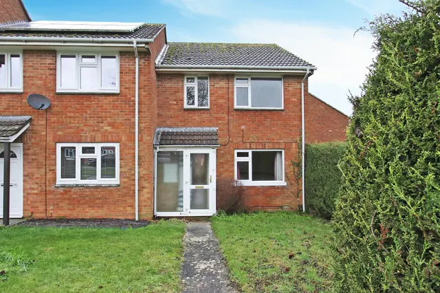 Photo 2 — Wood Park, Ludgershall, SP11