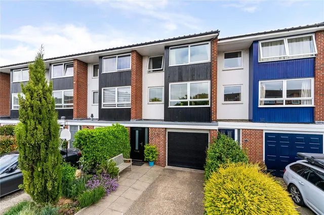 Jillian Close, Hampton, TW12 2NX, photo 1