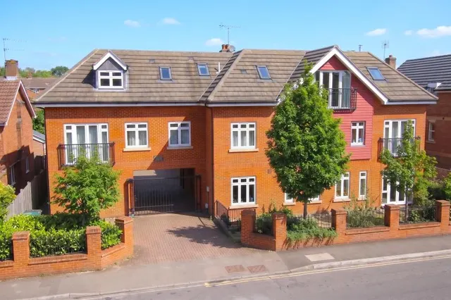 Goldsworth Road, Woking, GU21, photo 1