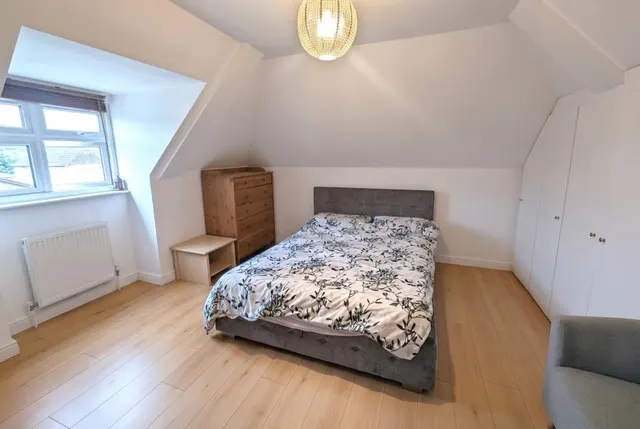 Goldsworth Road, Woking, GU21, photo 3