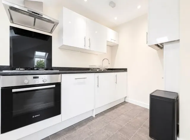Photo 2 — Empress Road, Luton LU3 2RE