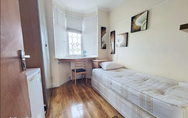 Halstead Road, Winchmore Hill, N21, photo 1