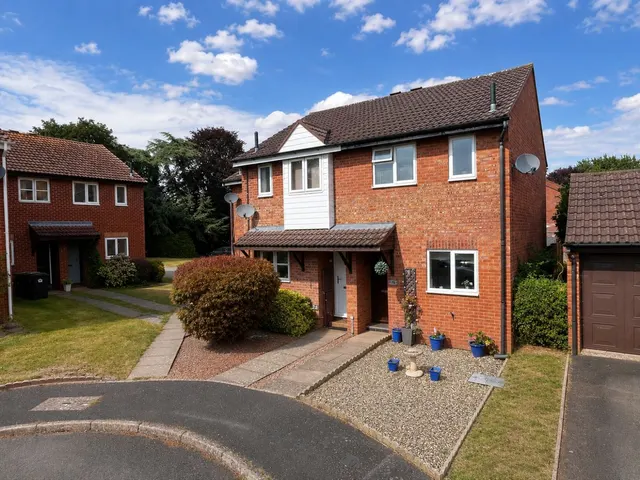Chequers Close, Hereford, photo 1