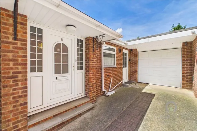 Photo 3 — Hallwood Road, Kettering, Northamptonshire, NN16