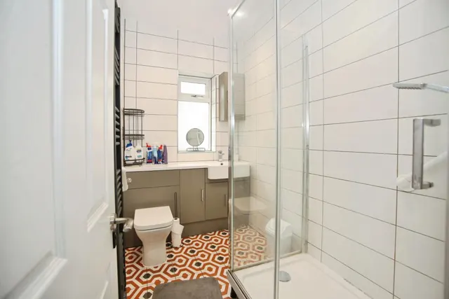 Ombersley Road, Newport, NP20, photo 3