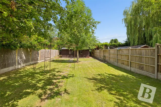 Crow Green Road, Pilgrims Hatch, CM15, photo 2