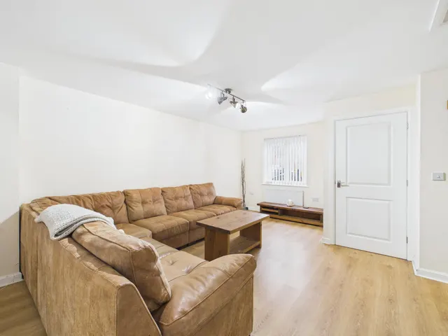 Heol Gruffydd, Pontypridd, CF37, photo 3
