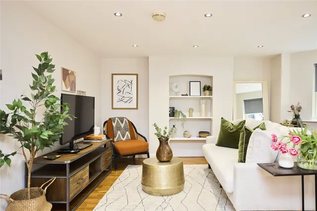 Mildenhall Road, London, E5, photo 2