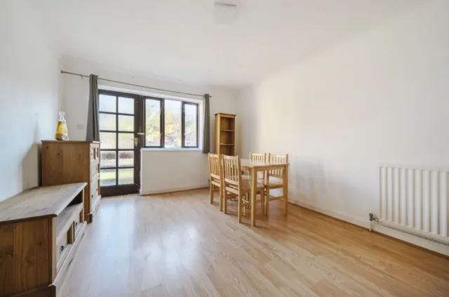 Swan Drive, Colindale, NW9, photo 2