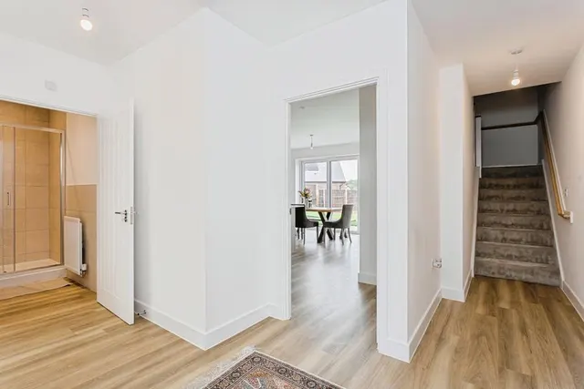 Apricot Crescent, Lindfield, RH16, photo 2
