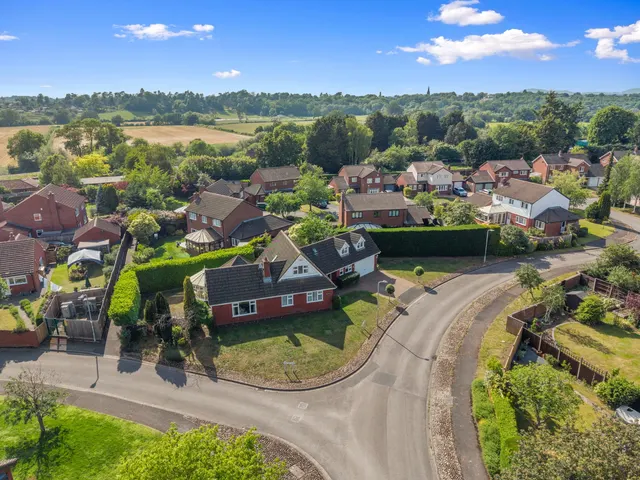 Eastbank Drive, Northwick, WR3, photo 1