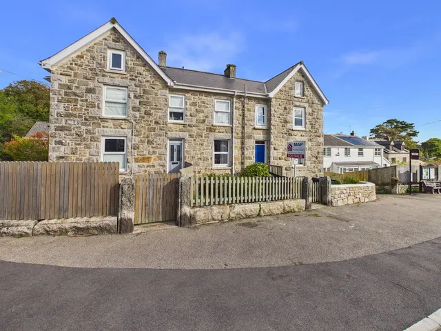 The Square, Stithians, TR3, photo 1