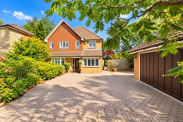 Butler Road, Bagshot, GU19, photo 1