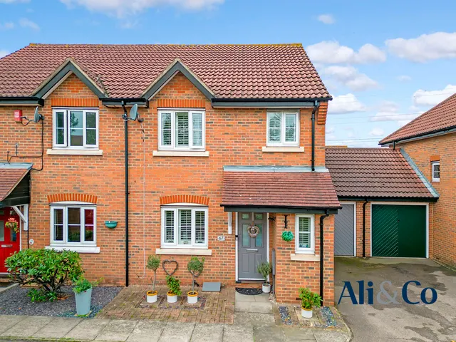 Francisco Close, Grays, Essex, RM16 6YE, photo 1