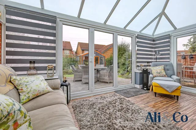 Photo 3 — Francisco Close, Grays, Essex, RM16 6YE