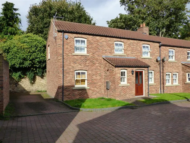 Oak House Yard, Bedale, photo 1