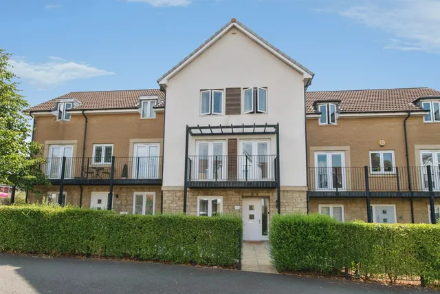 Admiral Way, Exeter, photo 1