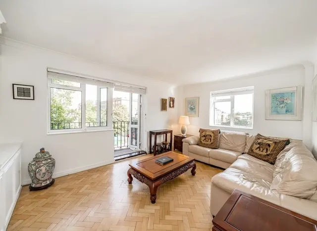 Photo 3 — Wellington Road, St John's Wood, NW8