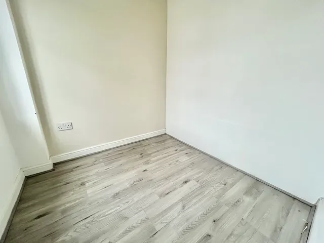 Photo 2 — Evelyn Road, Dunstable LU5 4NQ