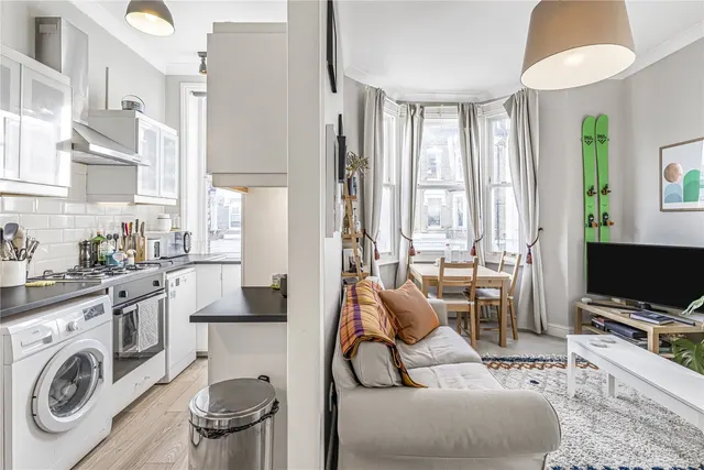 Photo 3 — Radipole Road, Fulham, London, SW6