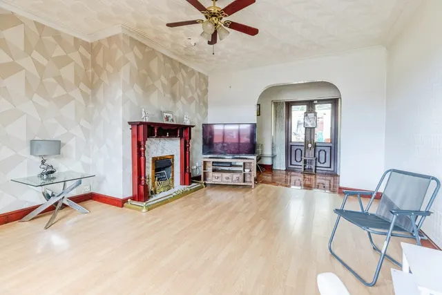 Lytham Drive, Heywood, OL10, photo 2