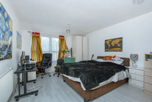 Ivanhoe Close, Uxbridge, photo 3