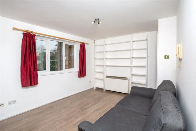 flat — 214 Westferry Road, London, E14 3RR