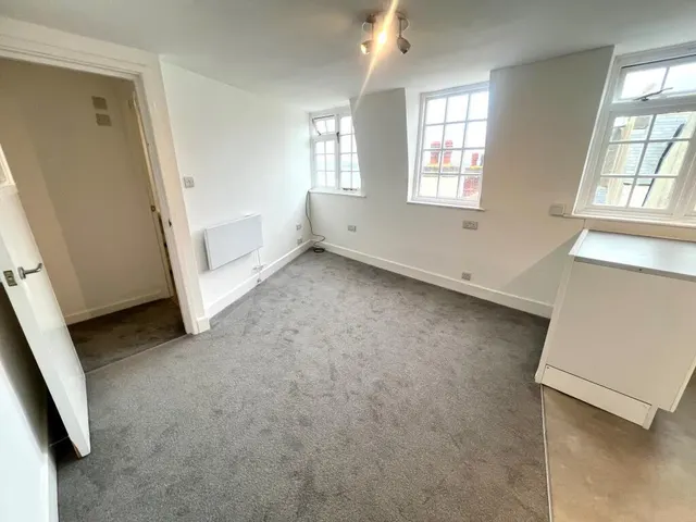 East Street- Close, To Weymouth Beach, DT4, photo 3
