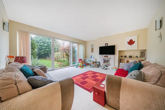 Photo 2 — Ferndown Avenue, Orpington, BR6
