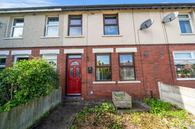 Warrington Road, Leigh, WN7, photo 1