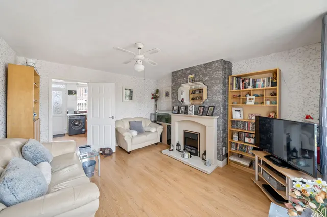 Warrington Road, Leigh, WN7, photo 2
