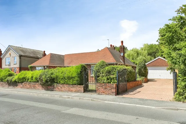 Broad Carr Road, BARNSLEY, South Yorkshire, S74, photo 1