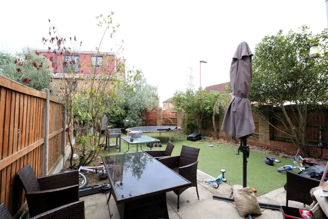 Photo 2 — Keel Close, Barking, Essex, IG11 0XR