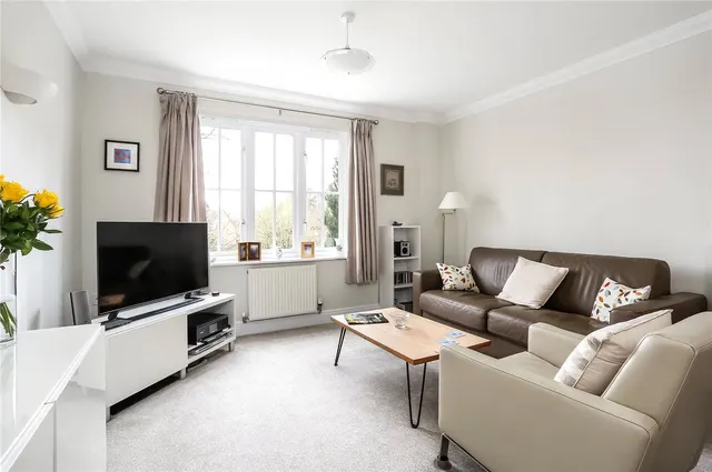 Photo 3 — Braemore Court, Marnhull Rise, Winchester, SO22