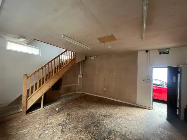 Burton Road, M20, photo 3