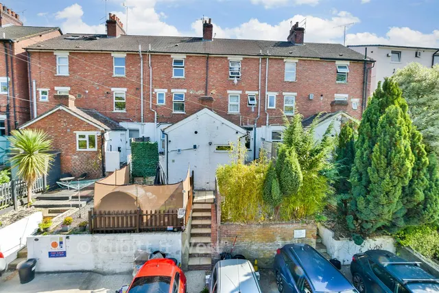 Farningham Road, Caterham, CR3, photo 1