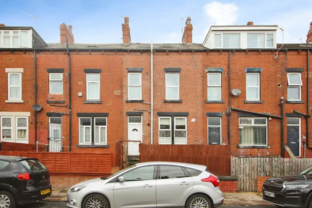 Woodview Road, Leeds, photo 1
