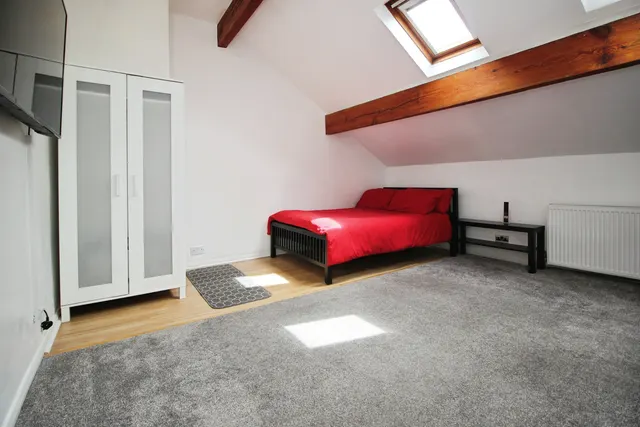 Photo 3 — Woodview Road, Leeds