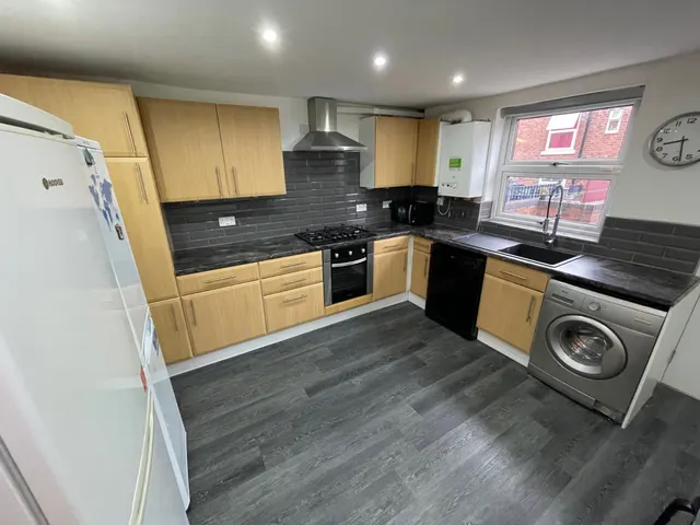 Burley Lodge Road, Burley, LS6, photo 1