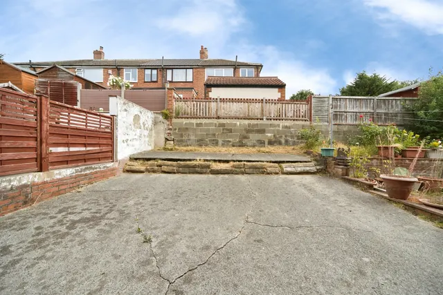 Photo 2 — Vesper Way, Leeds