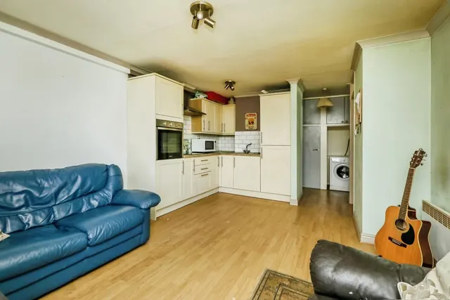 Photo 3 — Anvil Close, Sheffield, S6