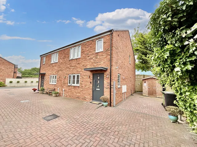 Tudor Close, Market Drayton, TF9, photo 1