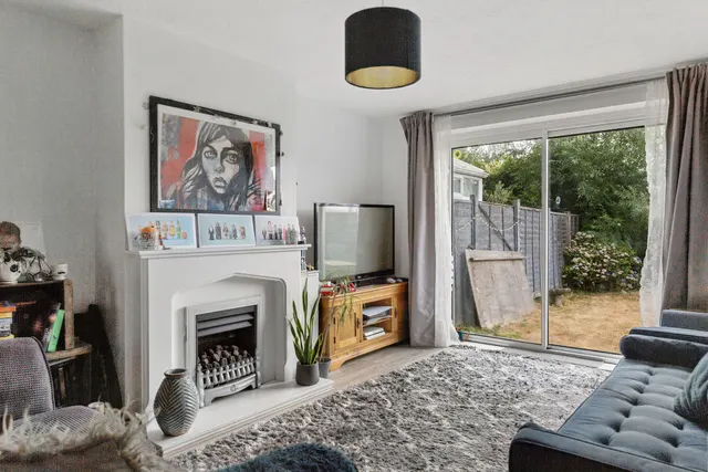 Photo 3 — Newfield Gardens, Marlow SL7 1JS
