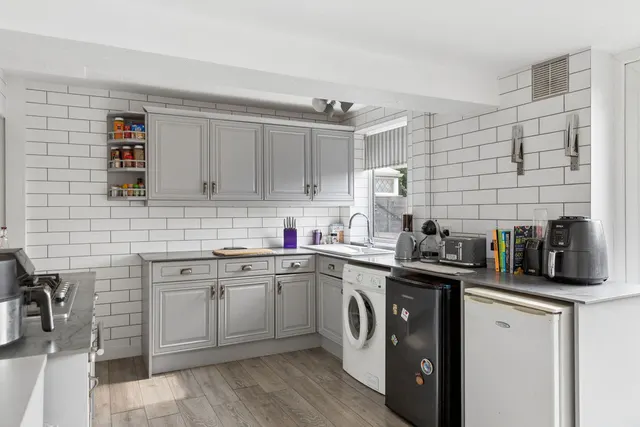 Photo 2 — Newfield Gardens, Marlow SL7 1JS