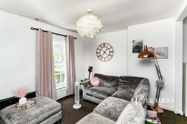 High Street, Deanshanger, MK19, photo 1