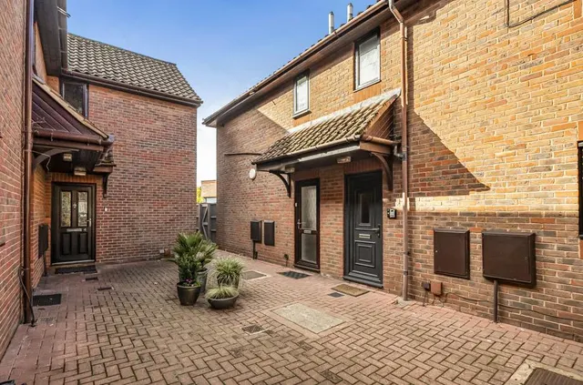 Kendrick Close, Wokingham, RG40, photo 1