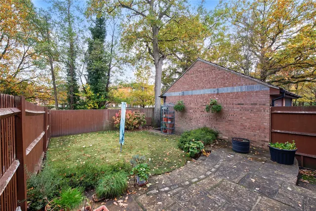 Beveren Close, Fleet, GU51, photo 3